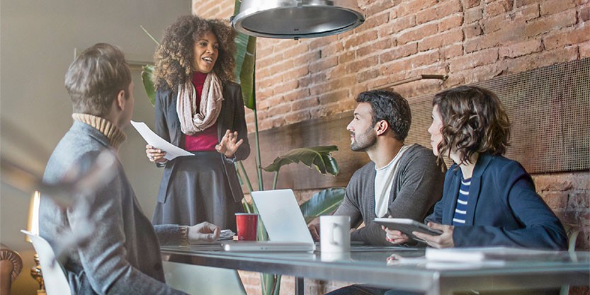 Rencontrer de nouveaux collègues au bureau