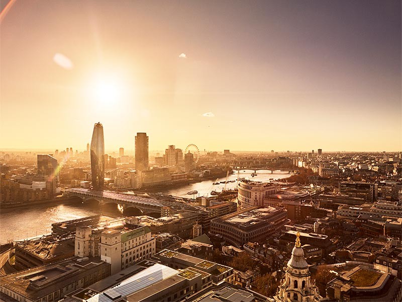 Multiple apartments and buildings near Sea view in London City