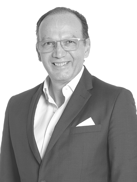 Arturo Bañuelos, JLL