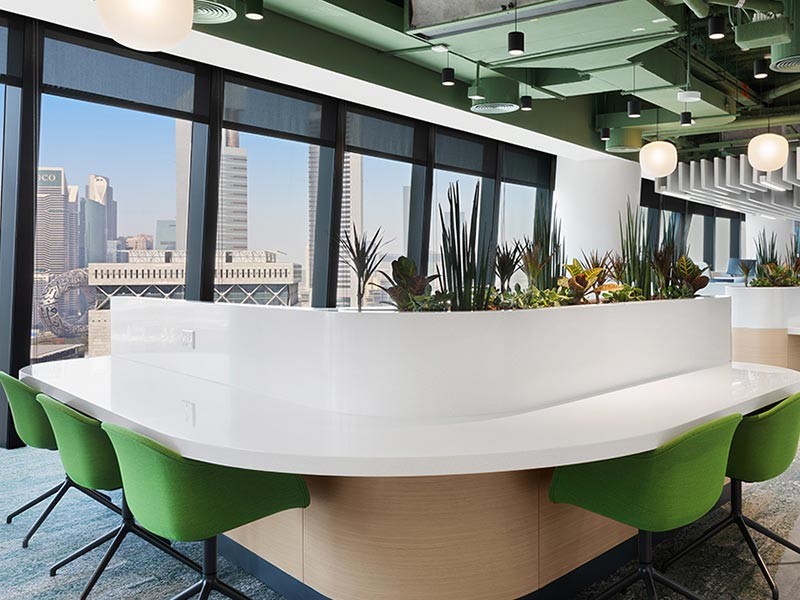 JLL’s Dubai office fosters collaboration and wellbeing while driving sustainability.